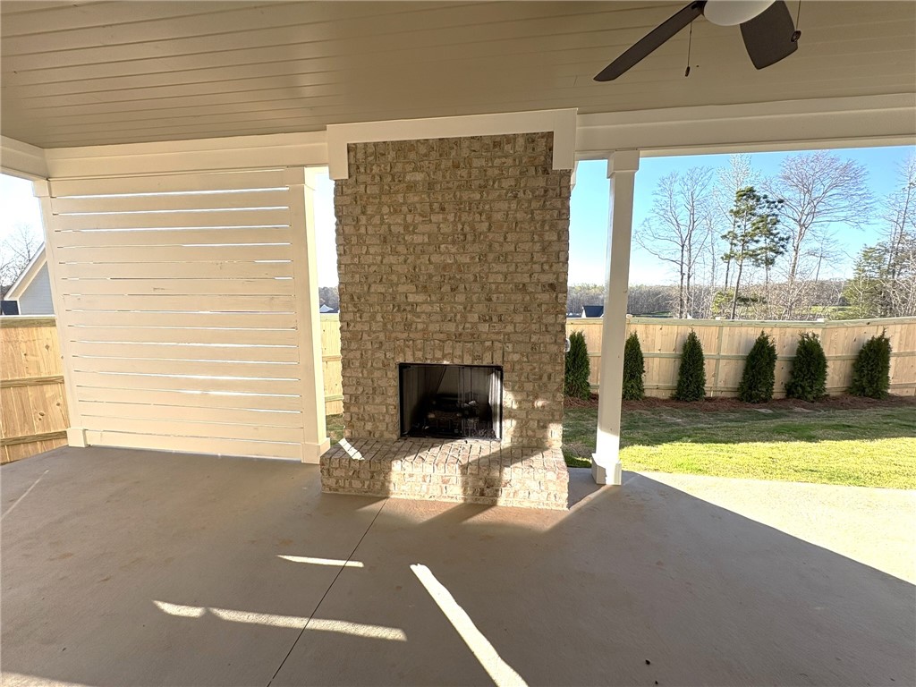 1633 James Burt PARKWAY