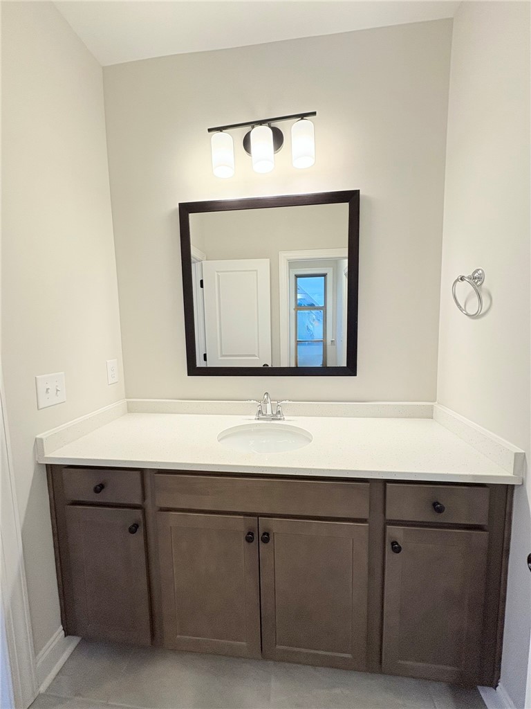 1633 James Burt PARKWAY