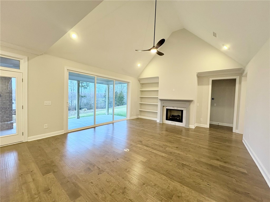 1633 James Burt PARKWAY