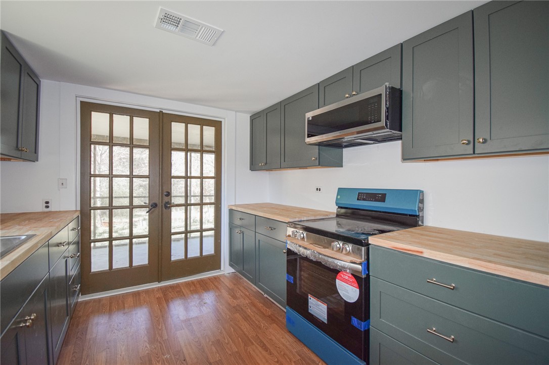 3000 W POINT PARKWAY
