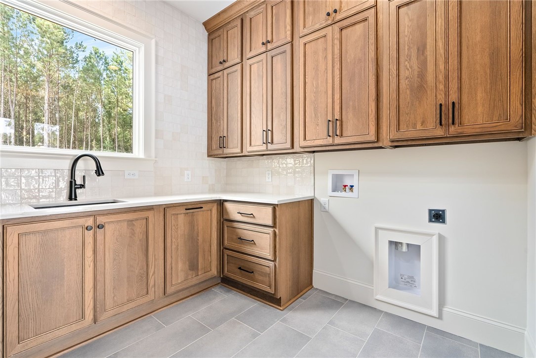 6509 FERNWOOD CIRCLE