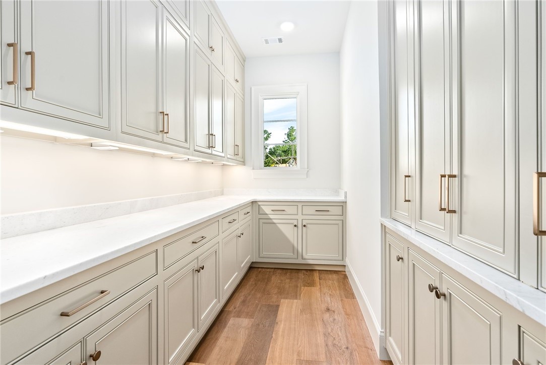 6509 FERNWOOD CIRCLE