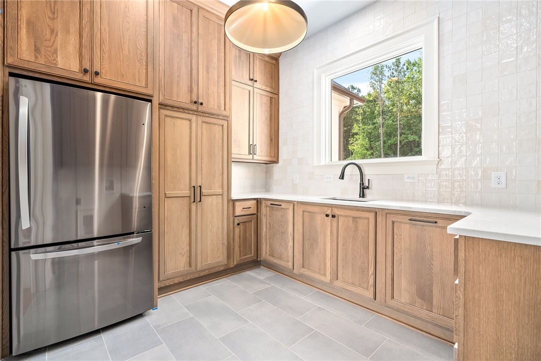 6509 FERNWOOD CIRCLE