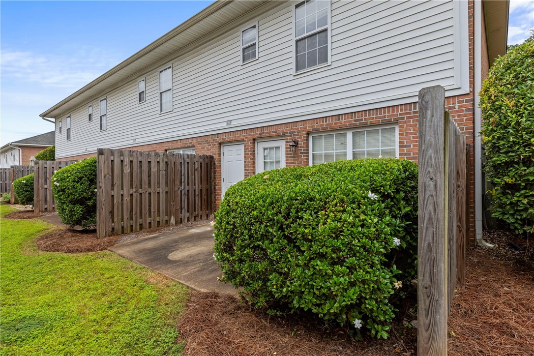 1477 N DONAHUE DRIVE 2302