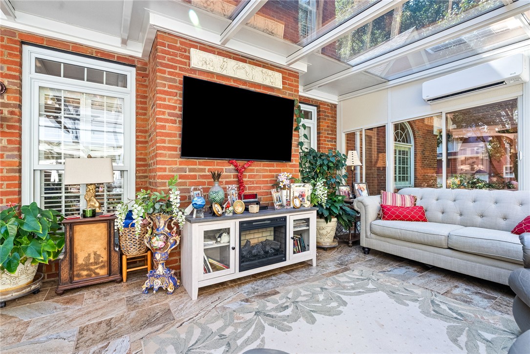233 ASHETON LANE