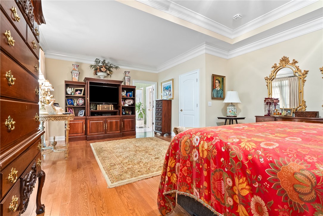233 ASHETON LANE