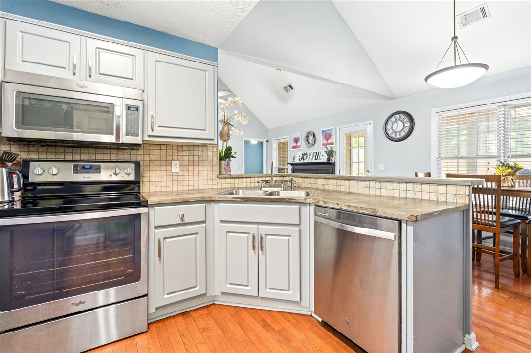 1718 POST OAK COURT