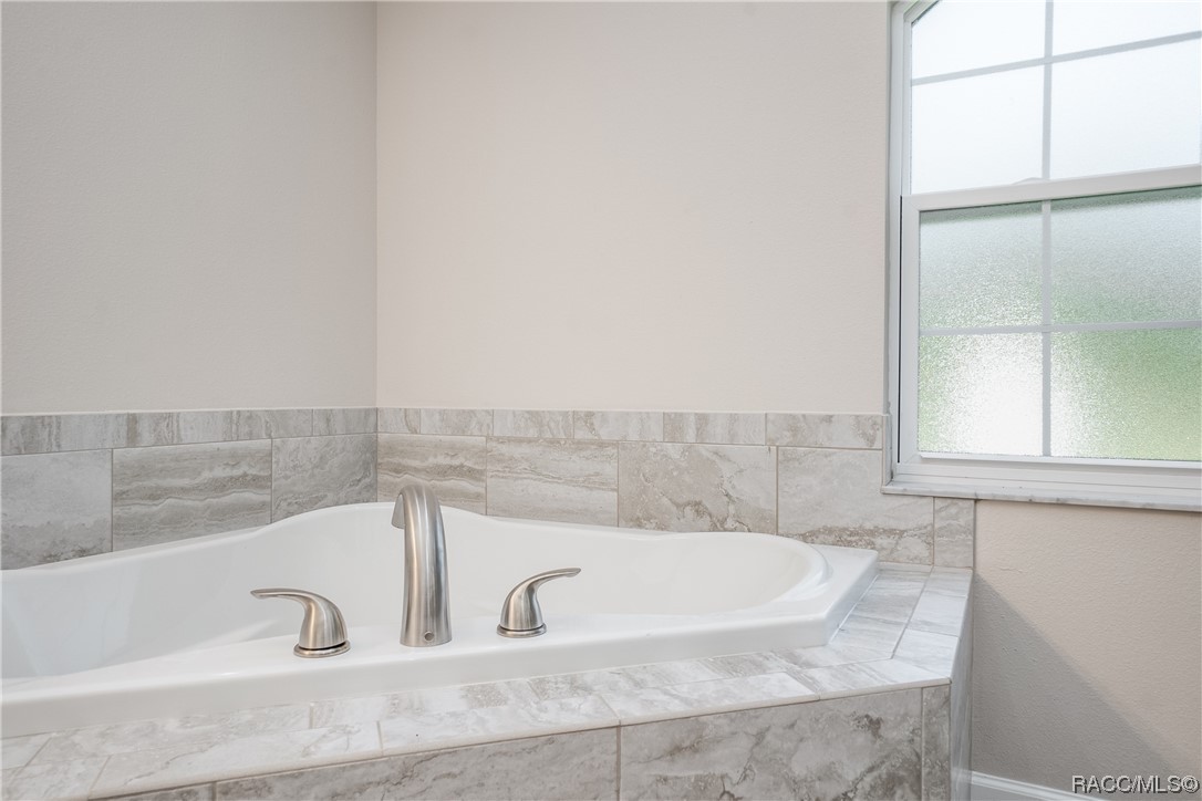 4117 N Saddletree Drive