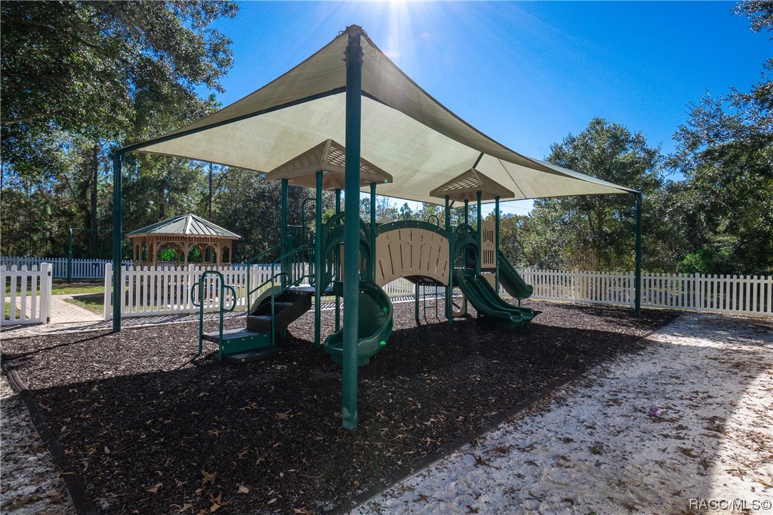 4117 N Saddletree Drive