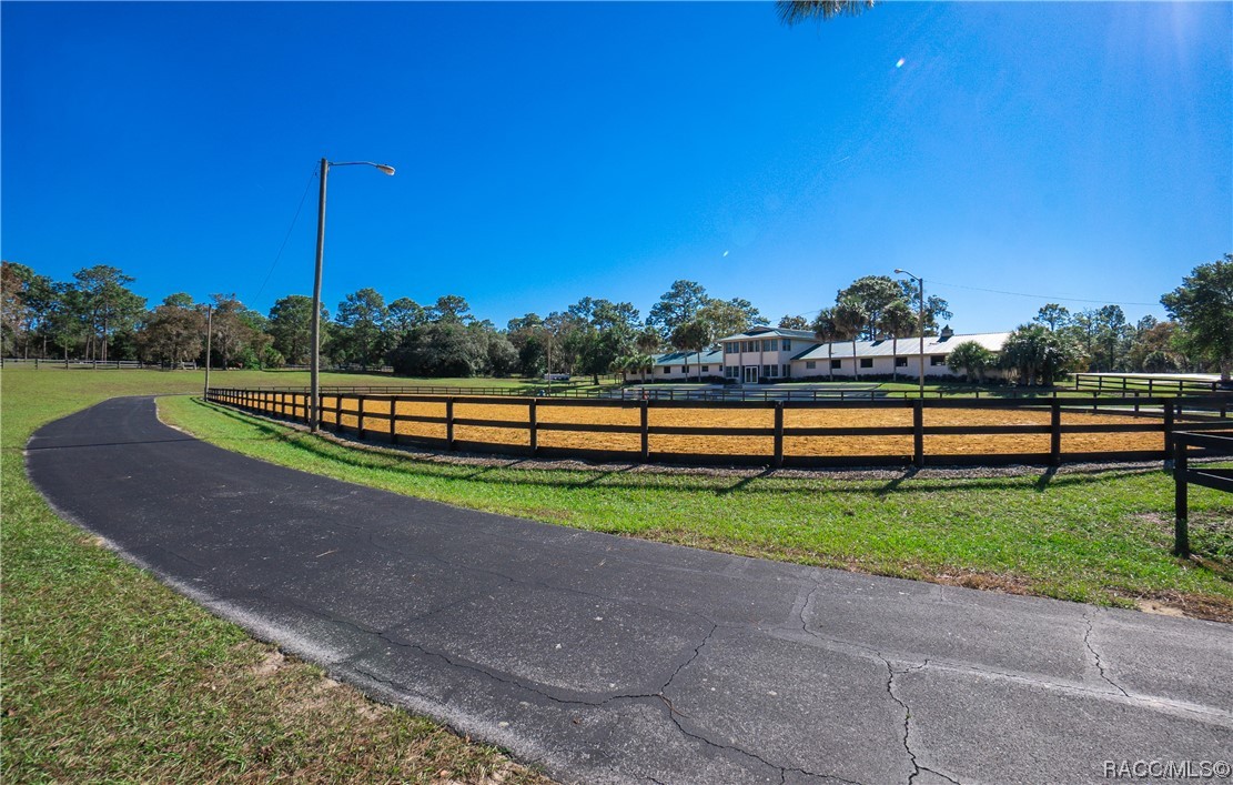 4117 N Saddletree Drive