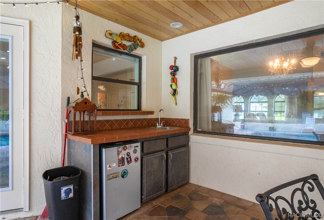 2908 S Skyline Drive