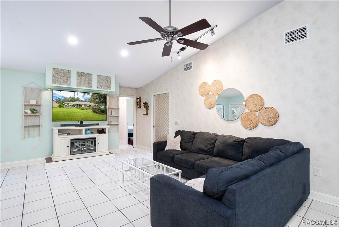 2908 S Skyline Drive