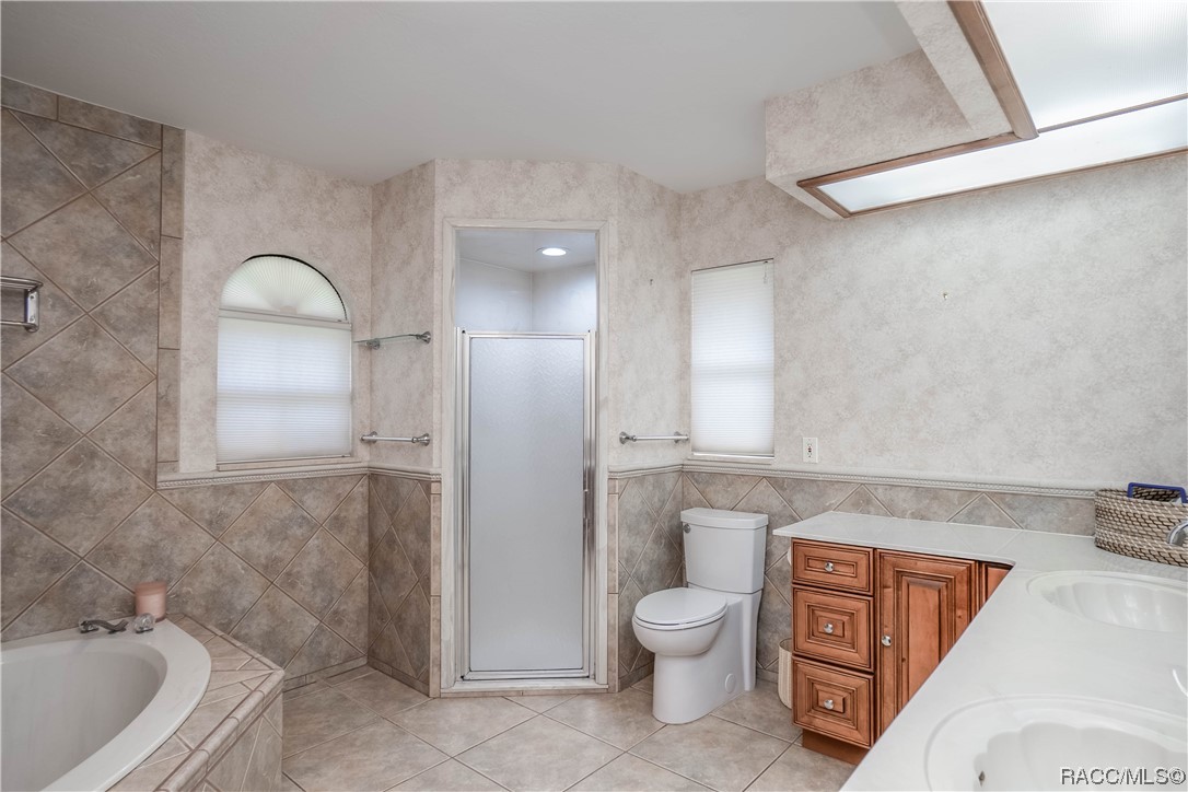 2908 S Skyline Drive