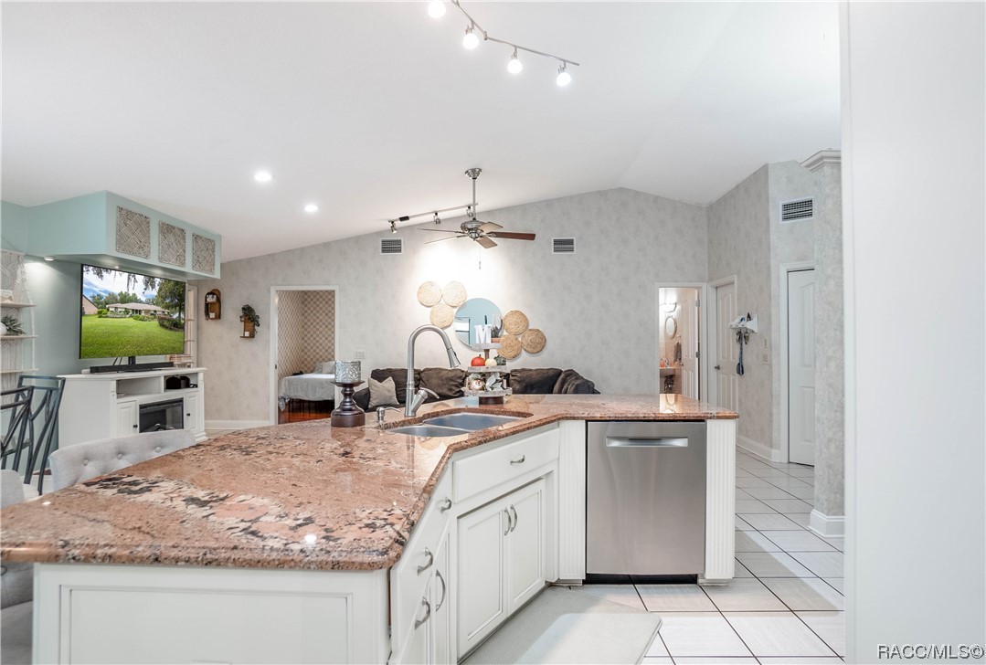 2908 S Skyline Drive