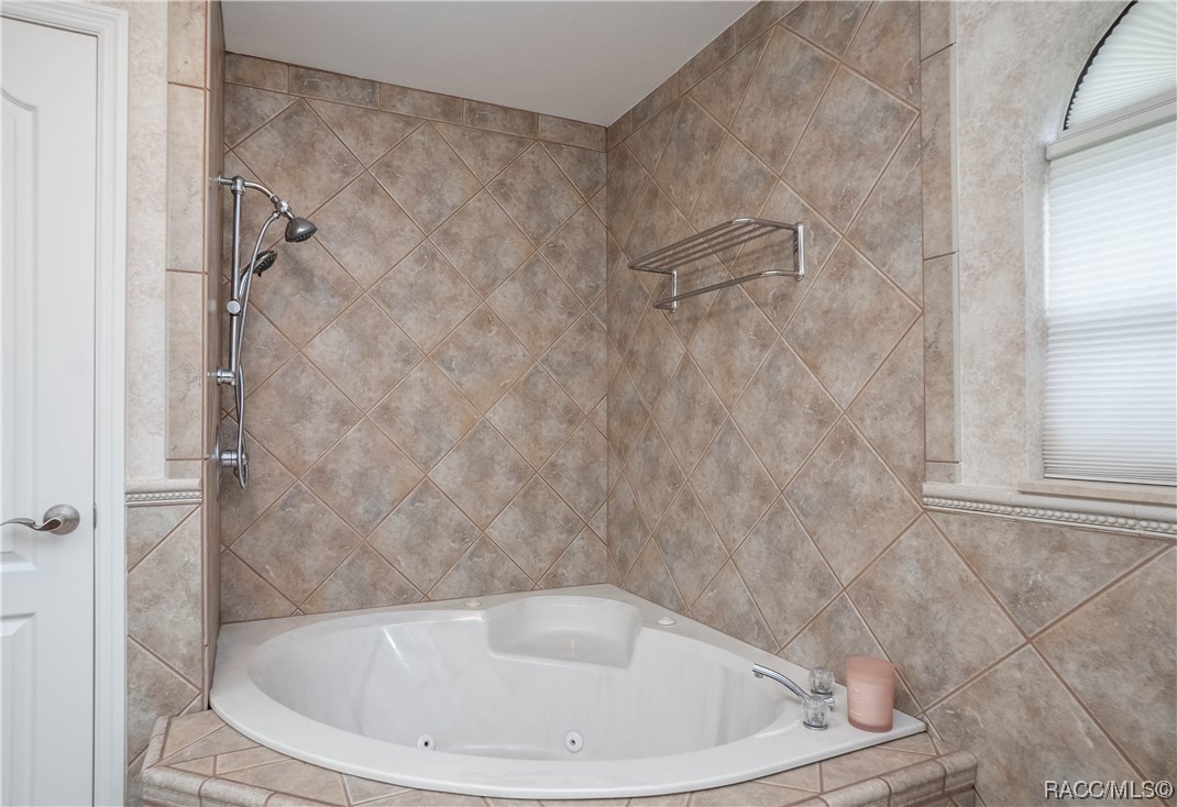 2908 S Skyline Drive