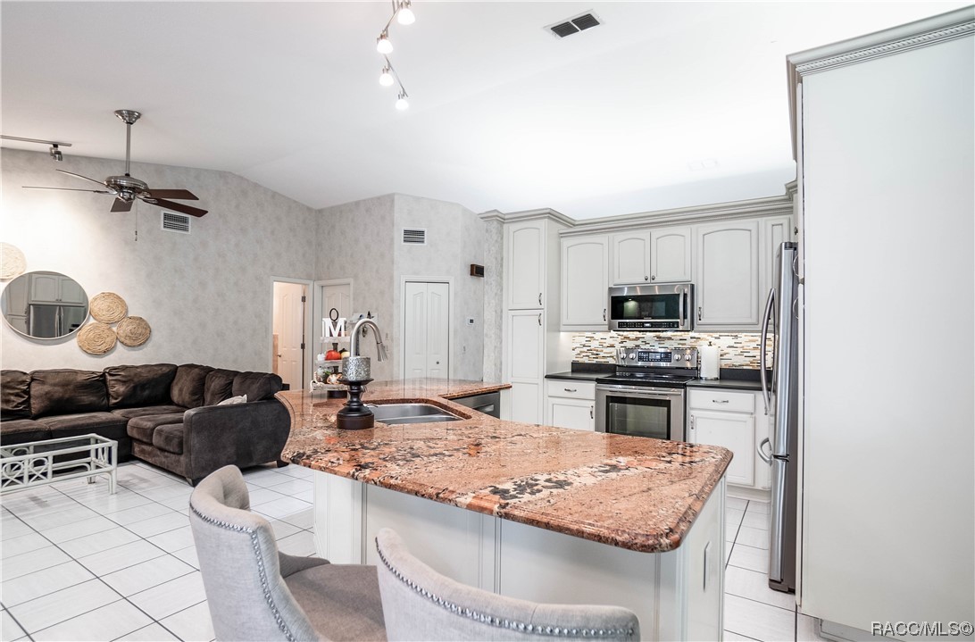 2908 S Skyline Drive