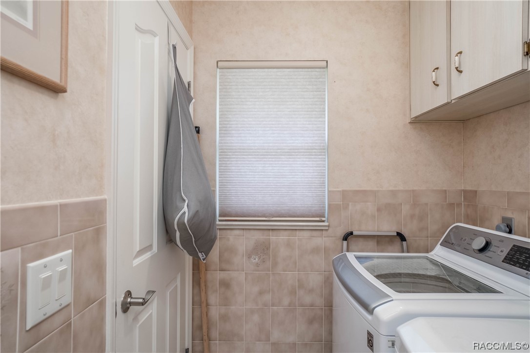 2908 S Skyline Drive