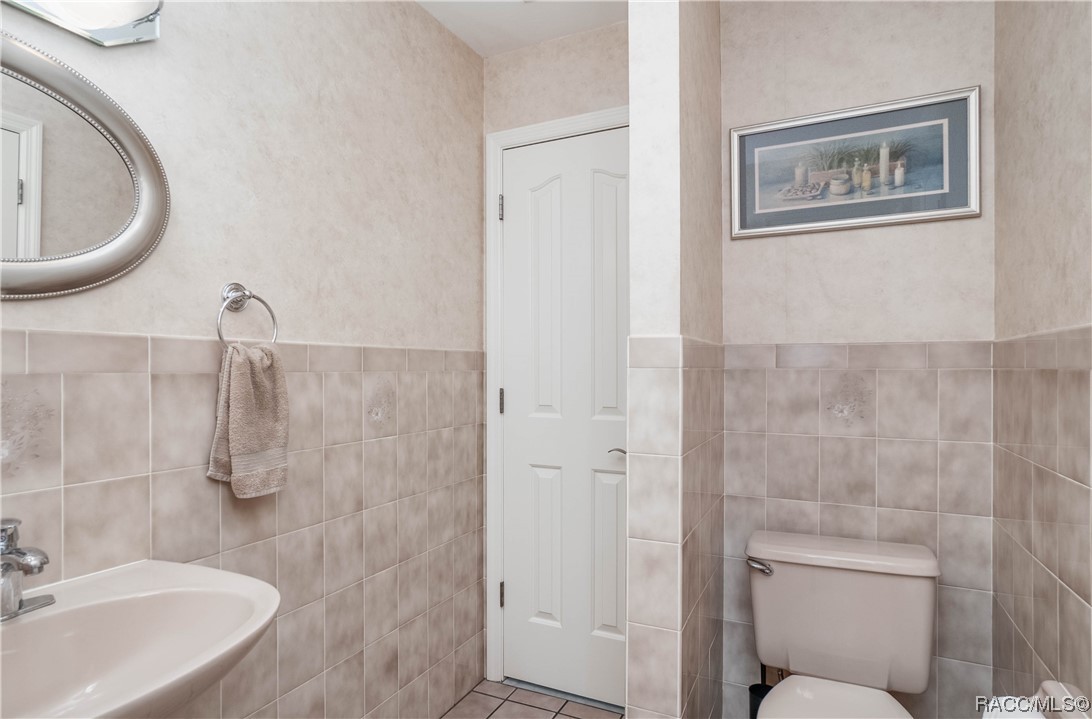 2908 S Skyline Drive