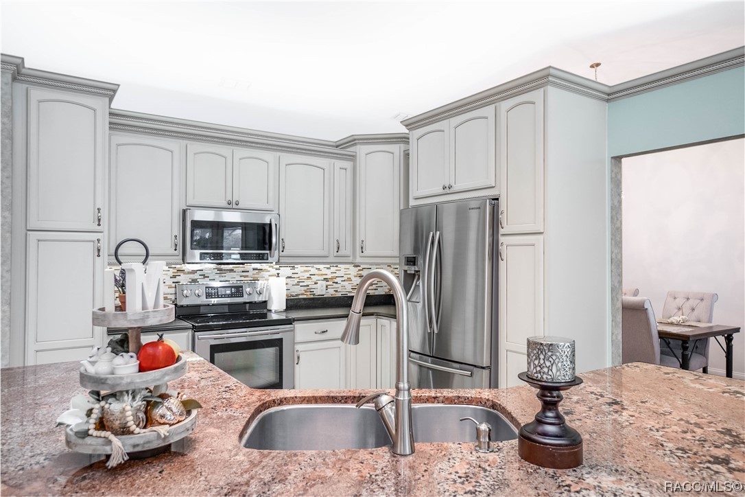 2908 S Skyline Drive