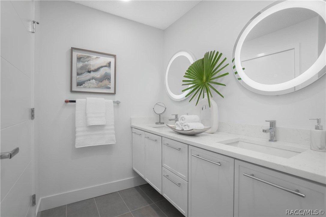 3027 E Griffin Street