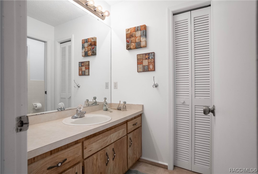 3841 S Diamond Avenue