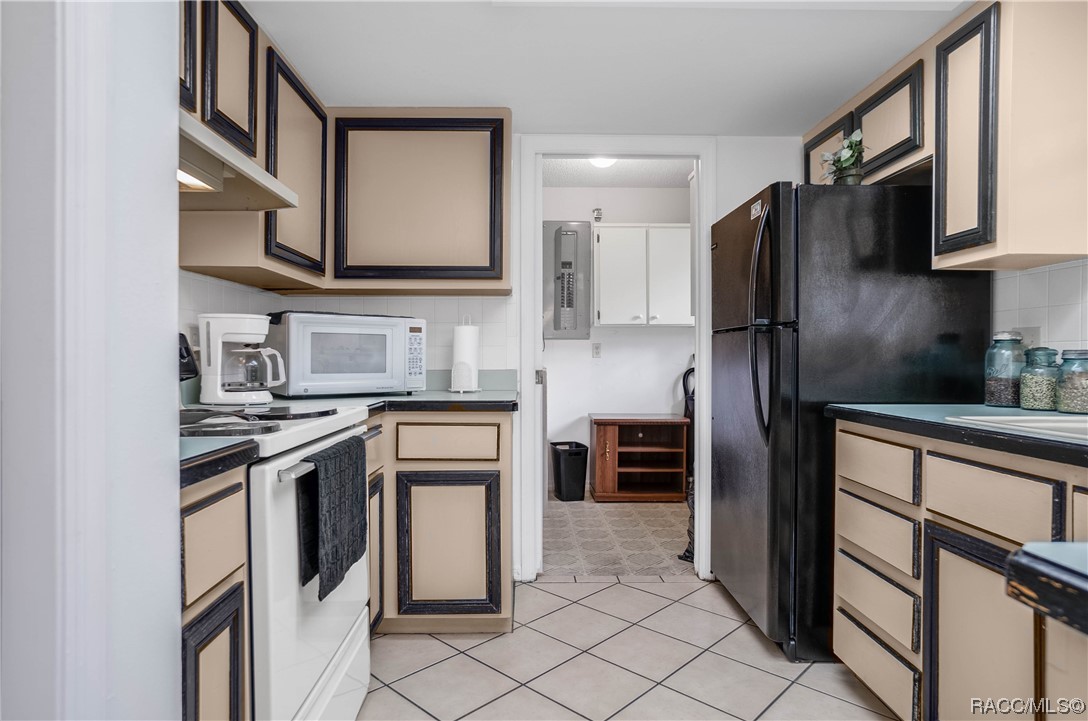 3841 S Diamond Avenue