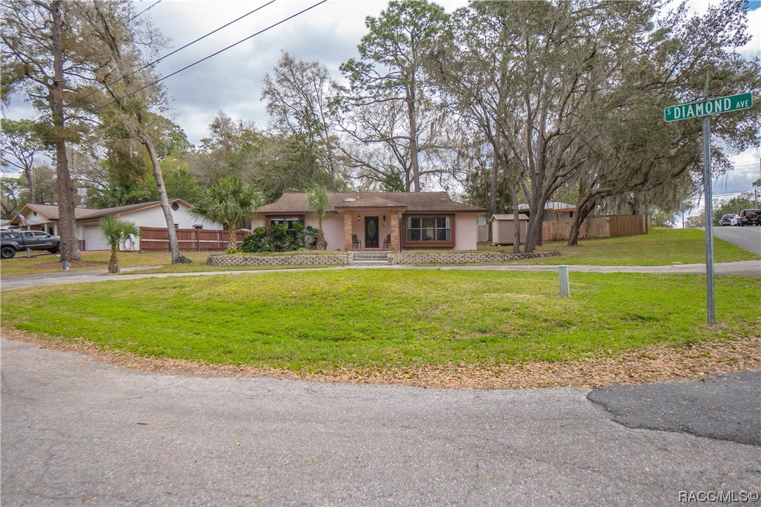 3841 S Diamond Avenue