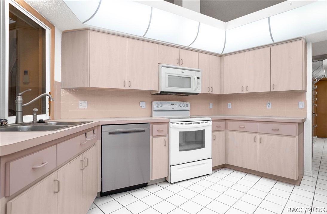 9024 E Sweetwater Drive