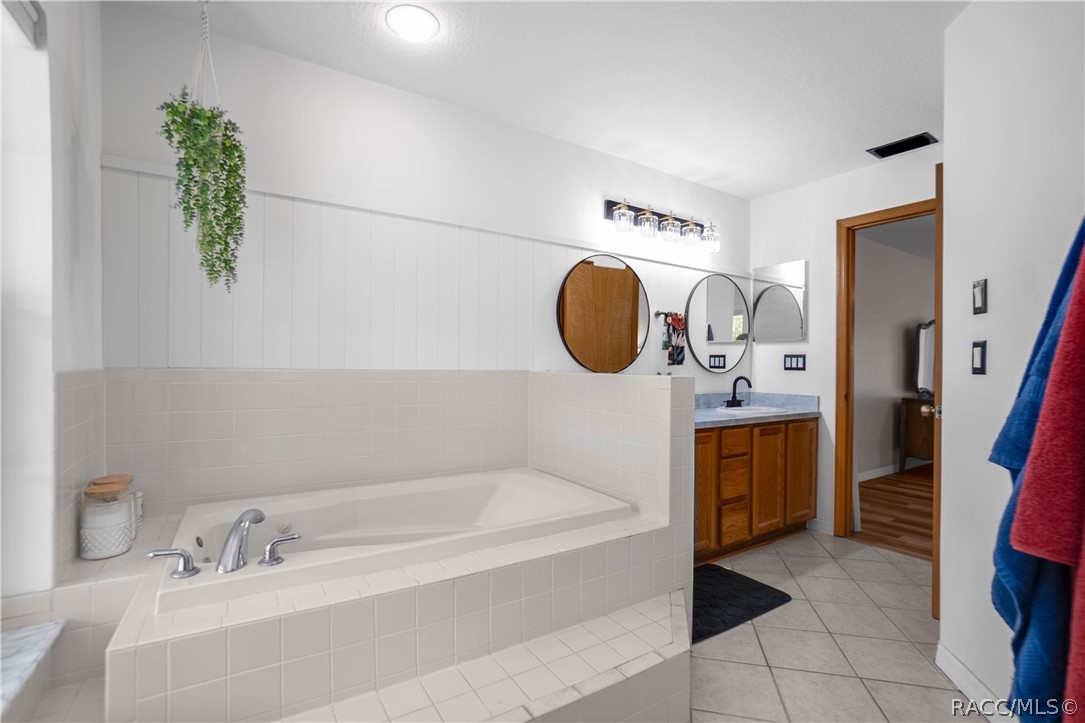 8853 E Henderson Trail