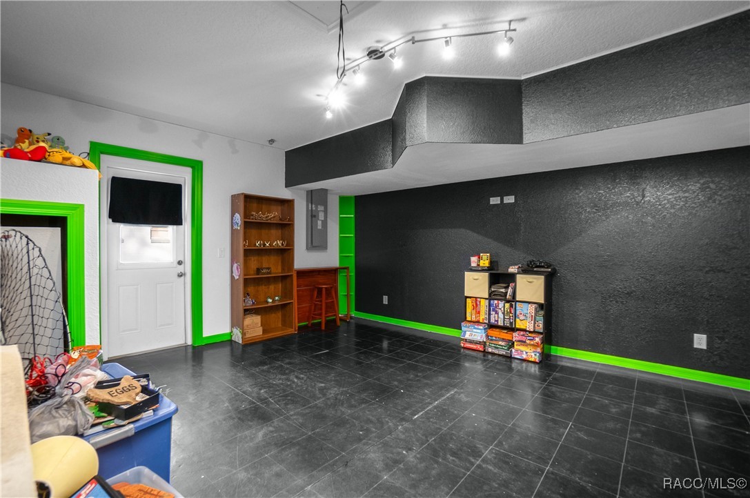 3384 E Murray Street