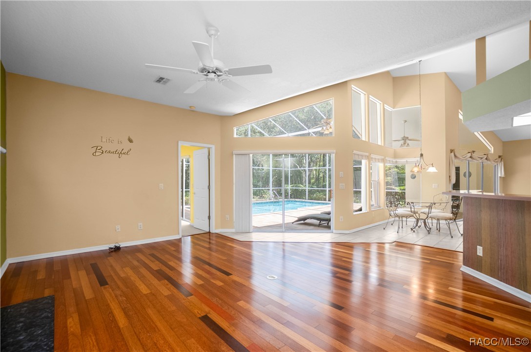 5326 N Red Ribbon Point