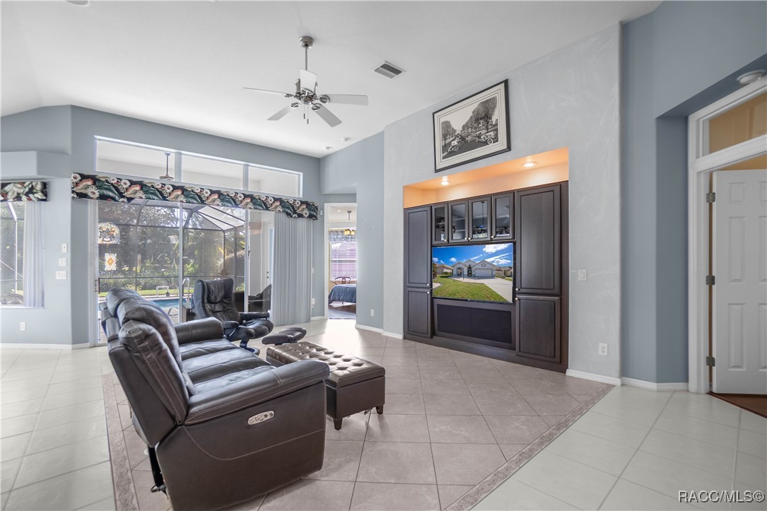1685 N Bogey Point