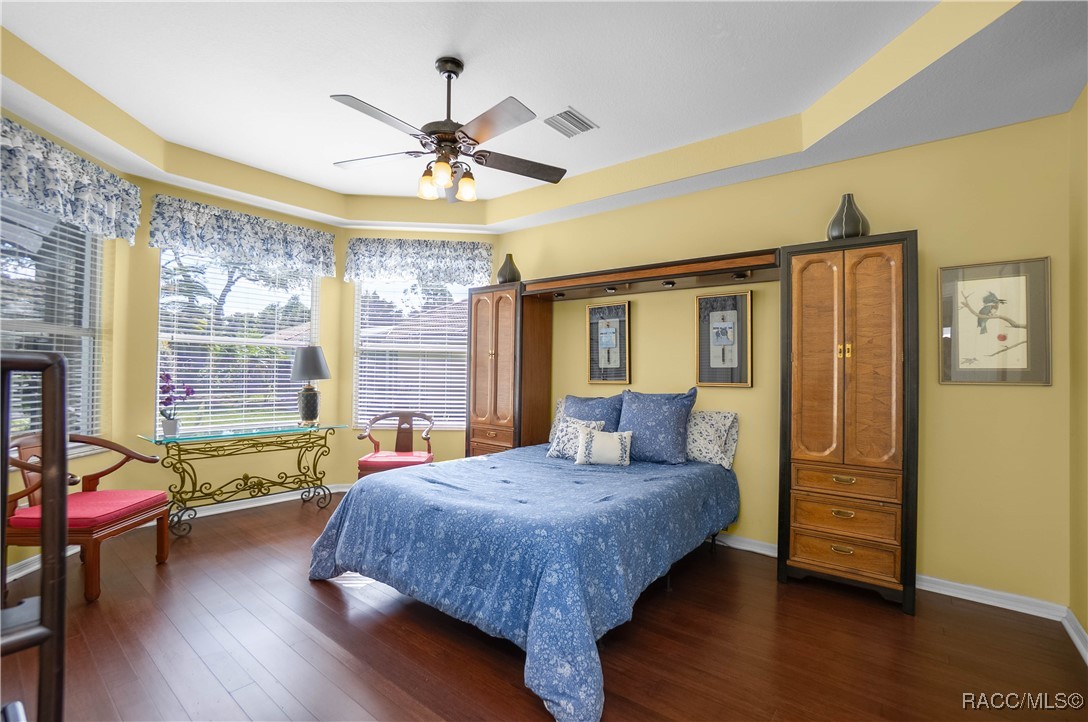 1685 N Bogey Point