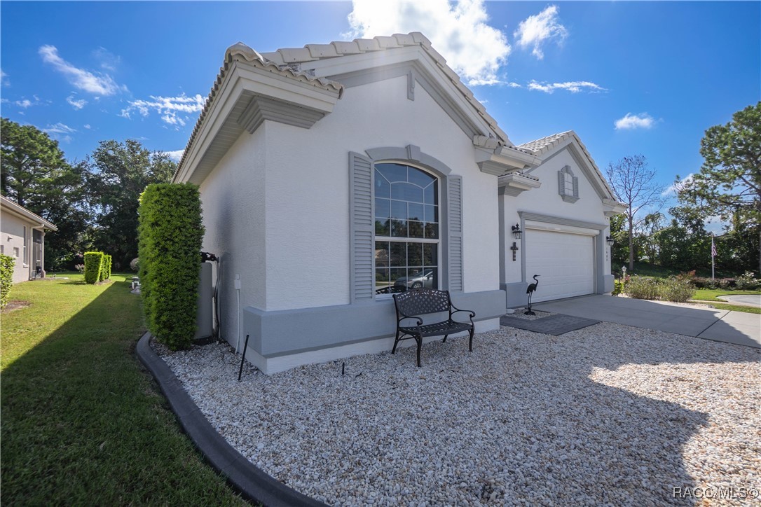 1685 N Bogey Point