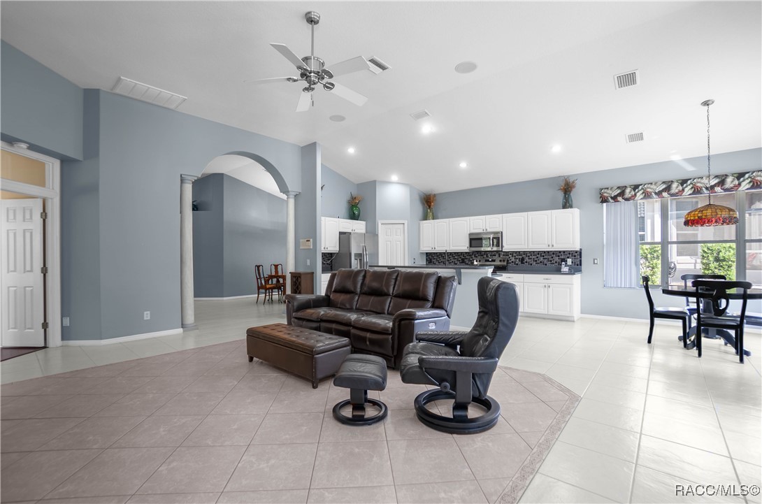 1685 N Bogey Point