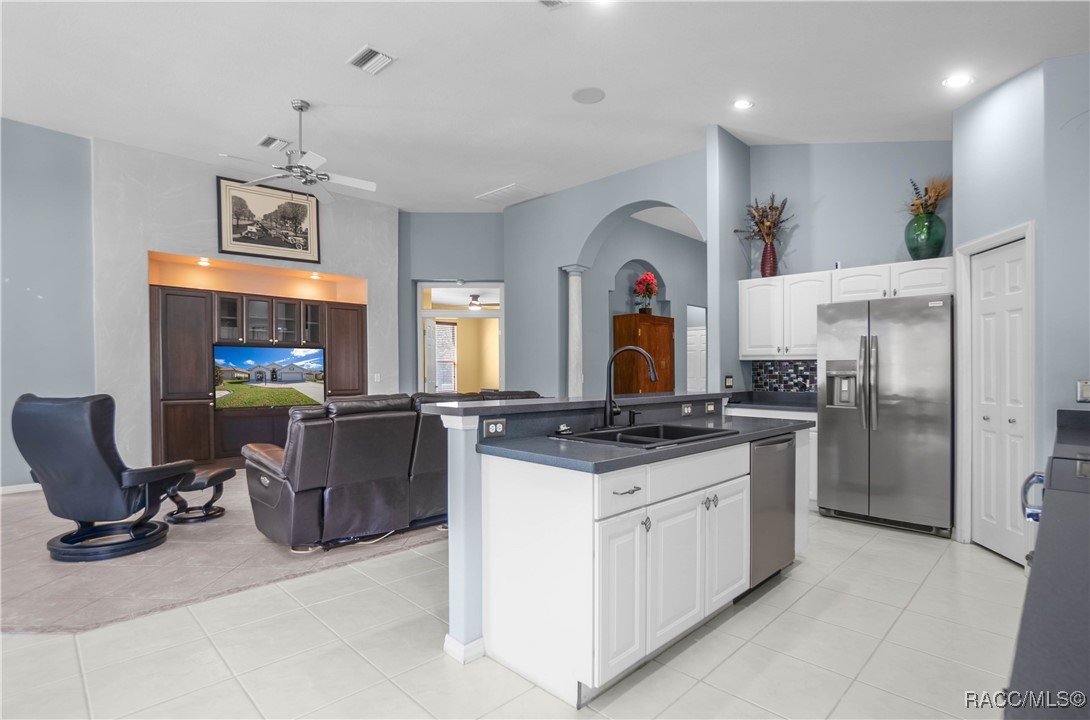 1685 N Bogey Point