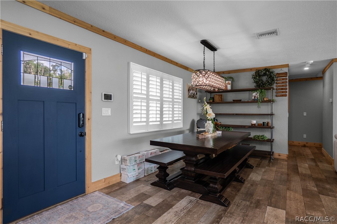 221 S Hunting Lodge Drive