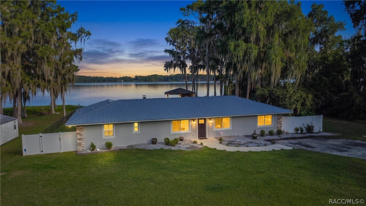 221 S Hunting Lodge Drive