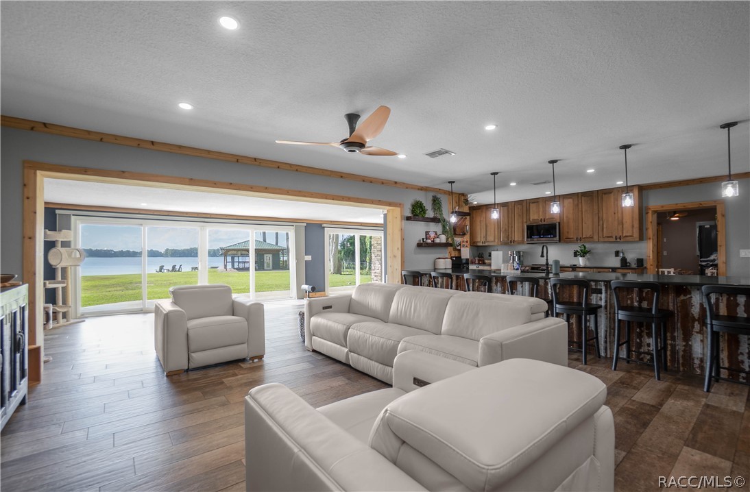221 S Hunting Lodge Drive