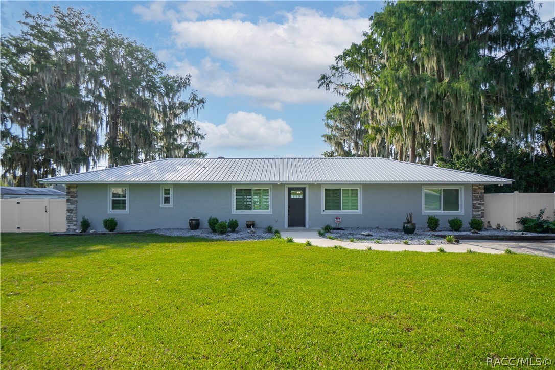 221 S Hunting Lodge Drive