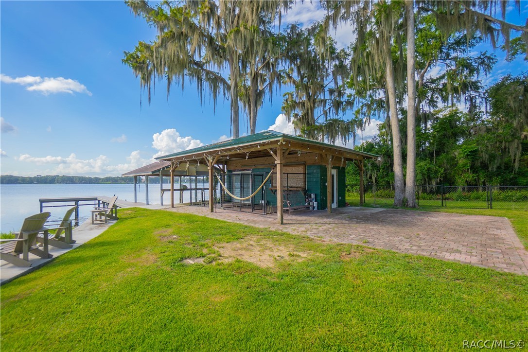 221 S Hunting Lodge Drive