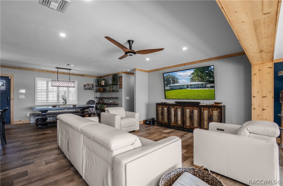 221 S Hunting Lodge Drive