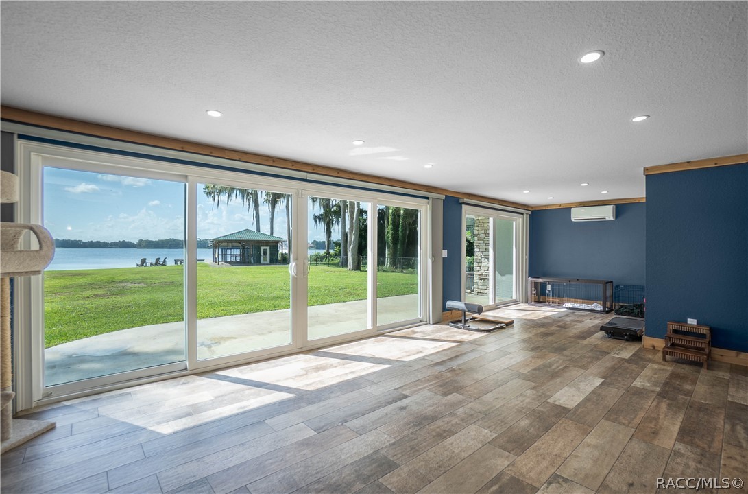 221 S Hunting Lodge Drive