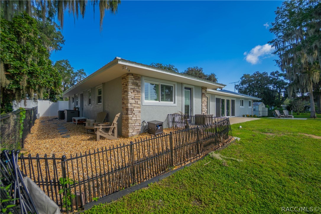 221 S Hunting Lodge Drive