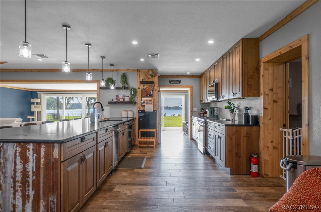 221 S Hunting Lodge Drive