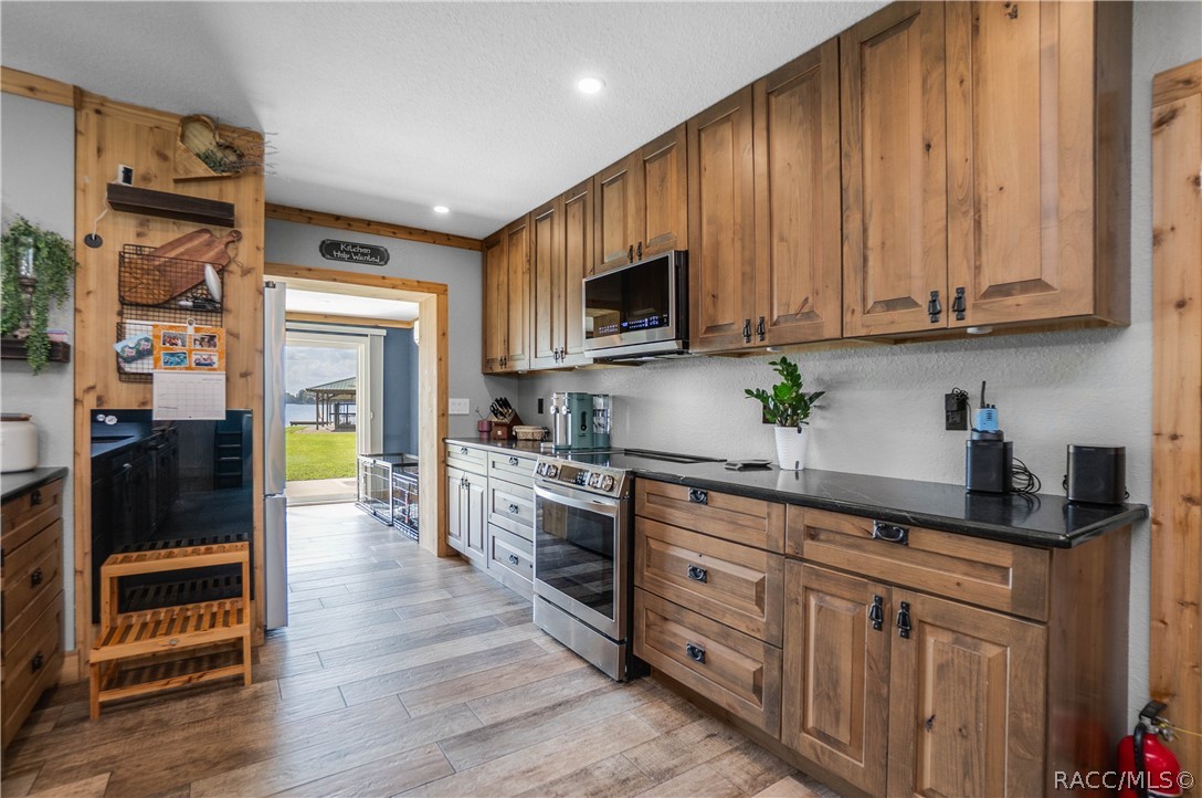 221 S Hunting Lodge Drive