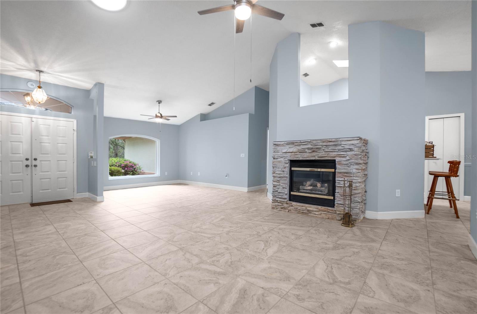 1035 N NEW LONDON TER