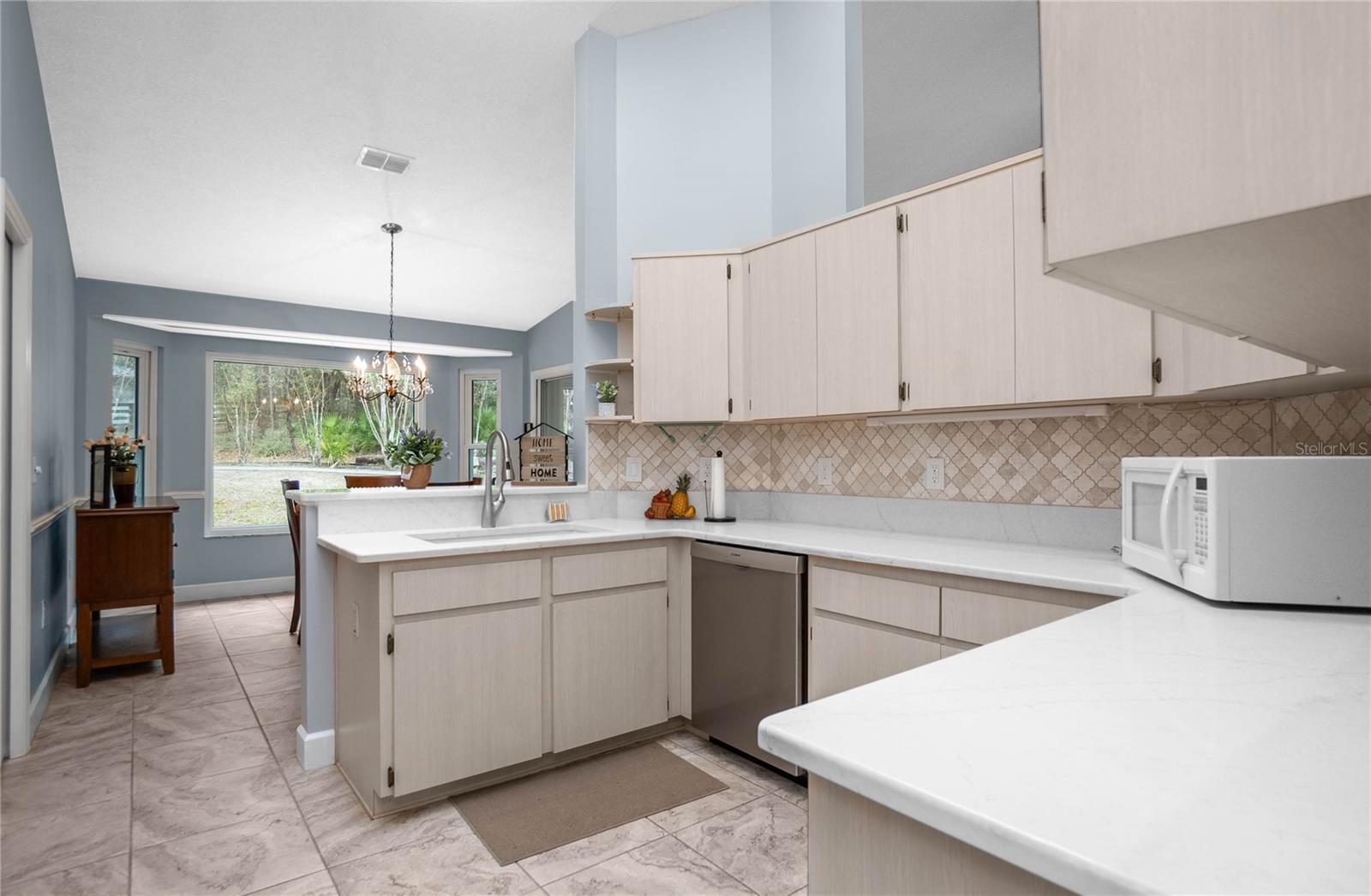 1035 N NEW LONDON TER