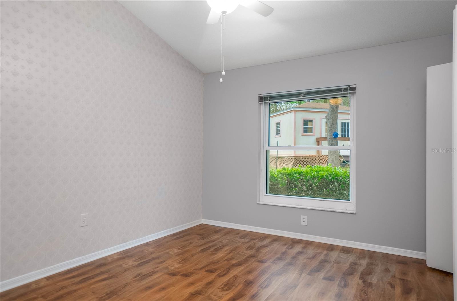 1035 N NEW LONDON TER