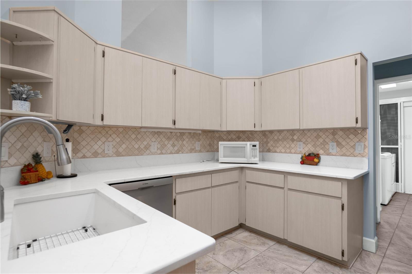 1035 N NEW LONDON TER